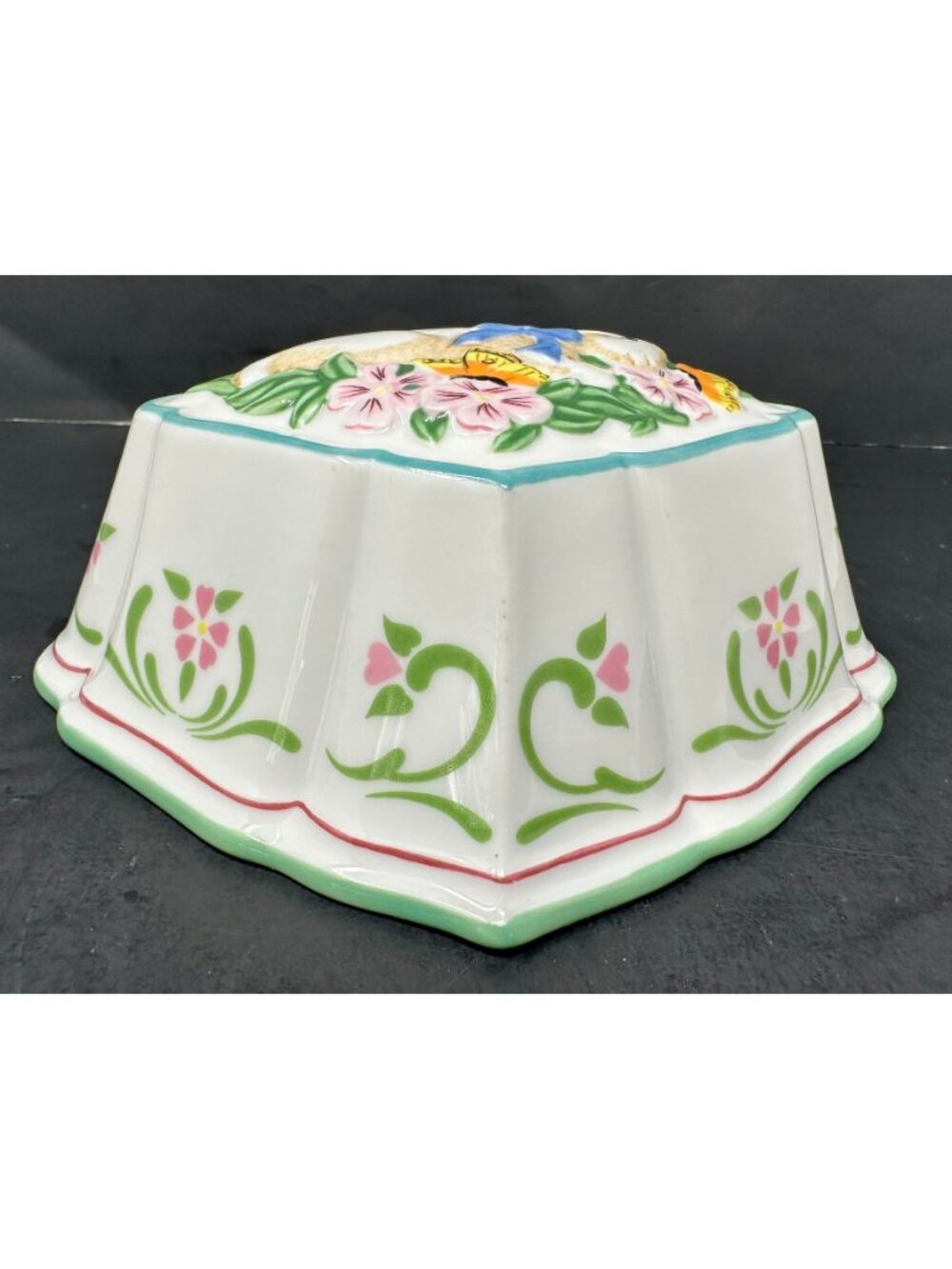 LE CORDON BLEU LAMB Butterflies Porcelain Mould Wall Decor Franklin Mint - Picture 2 of 7